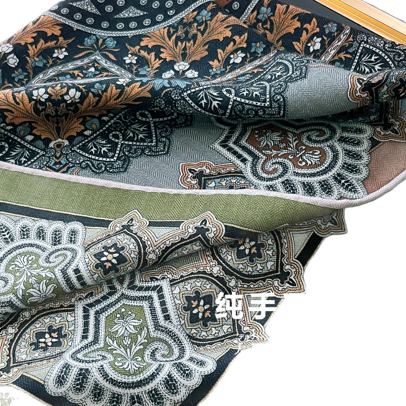 센트럴 컴퍼스 페르시안 플로럴 스퀘어 스카프 30% 멀 - Travel Accessories Neck 리뷰 및 가격
