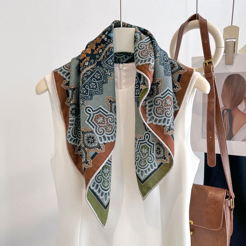 센트럴 컴퍼스 페르시안 플로럴 스퀘어 스카프 30% 멀 - Travel Accessories Neck 리뷰 및 가격